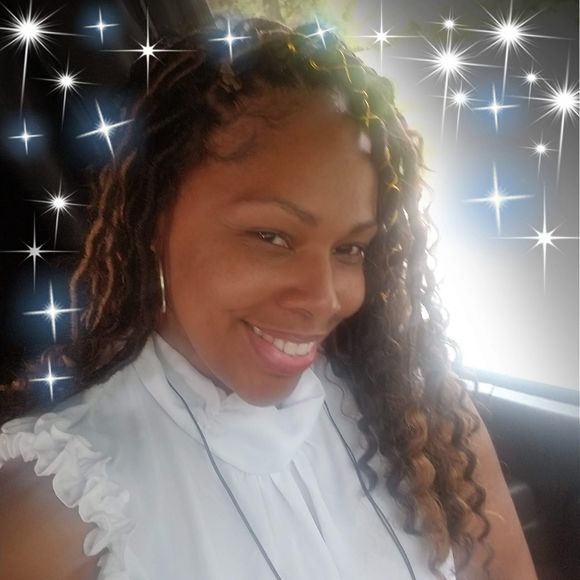 Meet your Posher, Traci - Picture 1 of 1